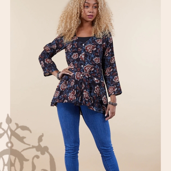 XL Tradecloth Long Sleeve Midnight floral Rio Jacket - Picture 2 of 9